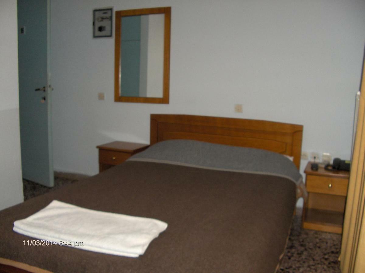 Savvas Hotel Agios Thomas  Exterior photo